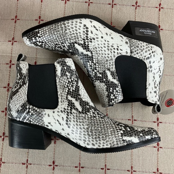 Blondo “Emelia” Snakeskin Embossed Leather Chelsea Ankle Boots B6650 195 Sz 6.5 - Picture 8 of 8